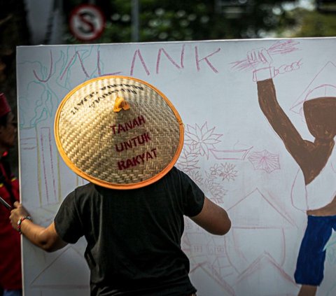 FOTO: Memperingati Hari Tani, Massa Buruh hingga Serikat Petani Minta Enam Tuntutan di Patung Kuda