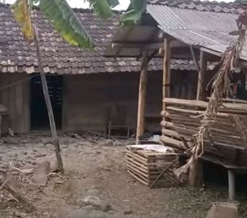 Suasana Kehidupan Kampung di Pedalaman Hutan Jati Grobogan, Hidup Tanpa Listrik
