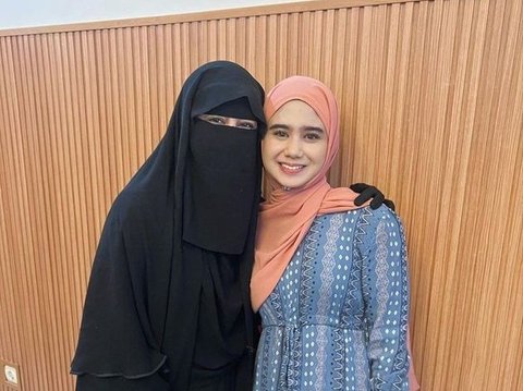 Didoakan Segera Istiqomah, 8 Foto Berhijab Tissa Biani Saat Hadiri Kajian