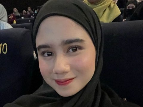 Didoakan Segera Istiqomah, 8 Foto Berhijab Tissa Biani Saat Hadiri Kajian