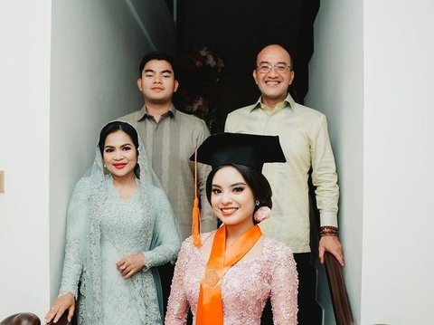 Selain Pandai Menari Bali, 8 Foto Cantik Syandria yang Baru Wisuda di Universitas Indonesia