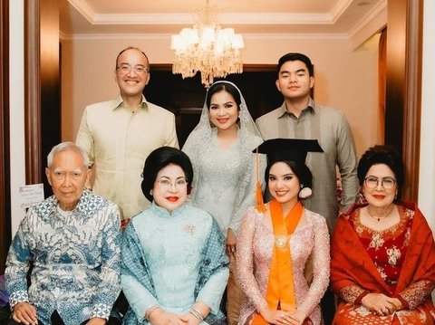 Selain Pandai Menari Bali, 8 Foto Cantik Syandria yang Baru Wisuda di Universitas Indonesia