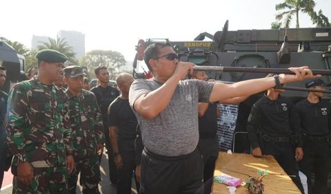 Salah satunya adalah jenis senjata sumpit yang memang akrab sebagai senjata tradisional di sejumlah daerah. Ternyata Kostrad juga memiliki senjata sumpit yang juga dibawa ke acara tersebut.