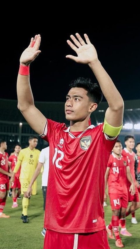 Pratama Arhan mengawali karier sepakbola junior di SSB Putra Mahkota dan SSB Terang Bangsa. Selanjutnya di tahun 2018 ia bergabung dengan PSIS Semarang junior.