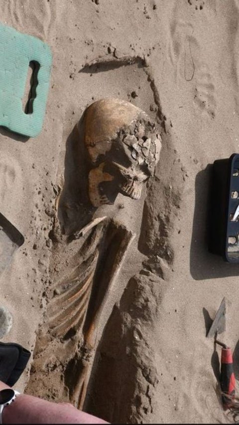 200 Kerangka Manusia dari Abad Keenam Ditemukan di Pantai, Identitasnya Terungkap