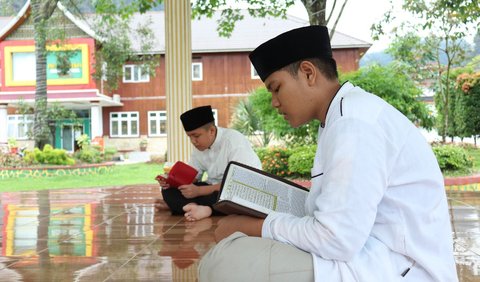 1. People who Study the Quran and Teach it