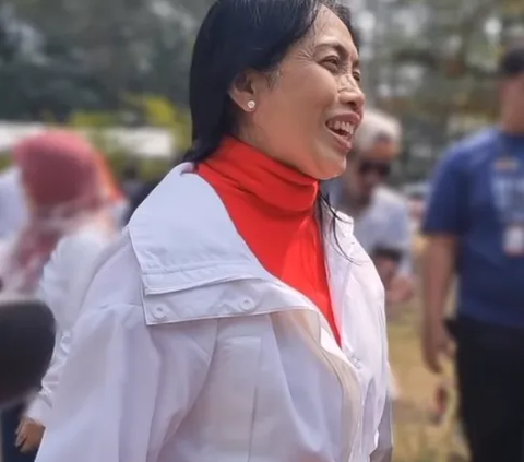 This Minister Turns Out to Still Have a Vespa Inherited from Soekarno's Wife