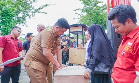 Beri Bantuan Alat Bantu Usaha, Bobby Nasution Inginkan Produksi dan Pendapatan UMKM Meningkat