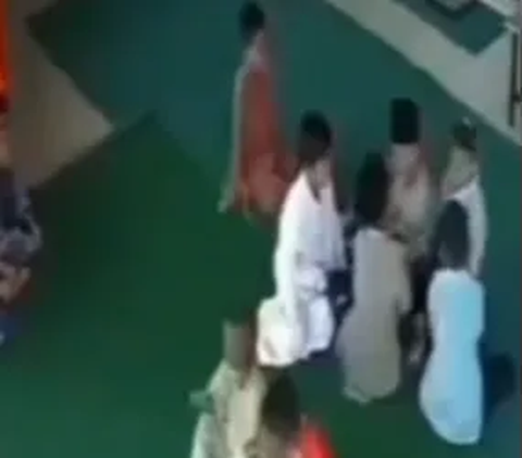 Kelakuan Parah Pria Main Tendang Kepala Bocah di Masjid, Bikin Emosi Harus Diusut!