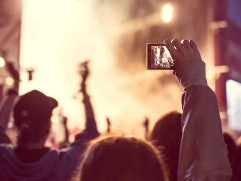 Spirit of Recording Concert, Appearance of This Woman's Mobile Screen Makes It Touching