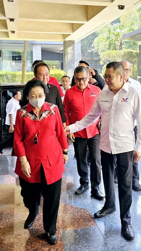 Megawati Turun Gunung, Pimpin Langsung Rapat Mingguan Tim Pemenangan Ganjar Pranowo<br>