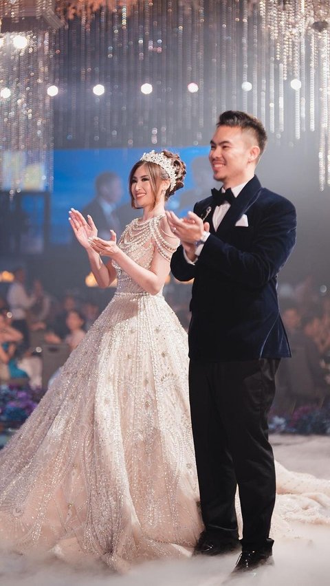 Viral Portraits of Miss Indonesia's Lavish Wedding Resembling a Fairytale Palace