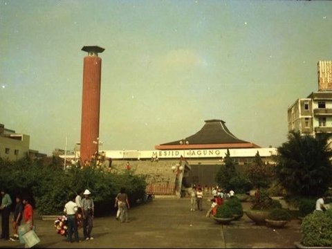 10 Old Pictures of Tourist Attractions in Indonesia, Monas in the Past Resembles a Chimney