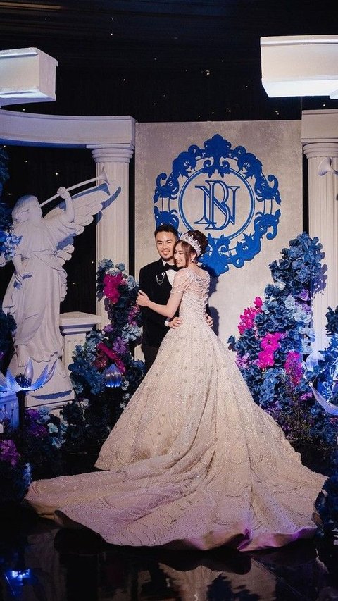 Viral Potret Pernikahan Miss Indonesia yang Digelar Mewah bak Istana Dongeng<br>