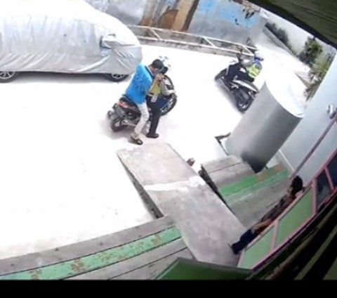 Viral Aksi Pemotor Hindari Tilang Polisi Malah Terjebak di Gang Buntu, Sudah Ngumpet tetap Ketahuan