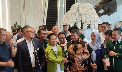 Ketua Umum PKB ini mengaku belum tahu apakah nama Gubernur Jawa Timur Khofifah Indar Parawansa juga dipertimbangkan. Itu menjadi tugas dari tim khusus.<br>