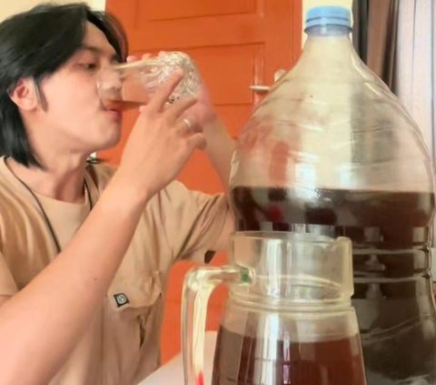 Viral Pria Minum Kopi Segalon, Ini Dampaknya Bagi Kesehatan