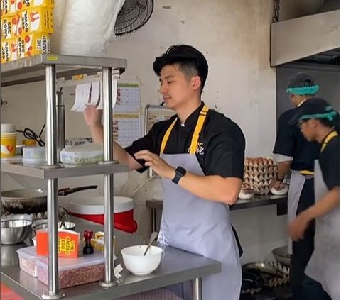 Complained by Ojol for Late Order, Warung Owner Begs with Rp50 Thousand