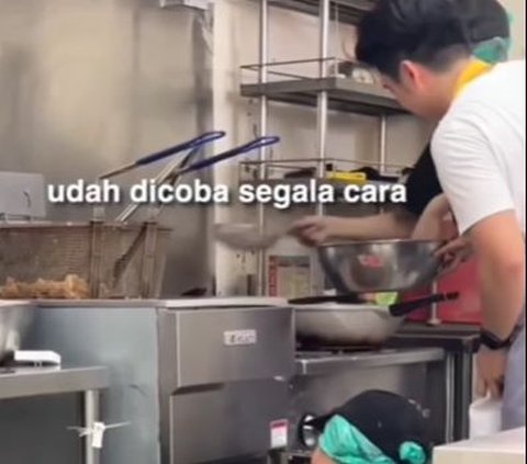 Complained by Ojol for Late Order, Warung Owner Begs with Rp50 Thousand