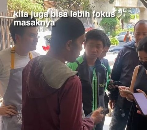 Complained by Ojol for Late Order, Warung Owner Begs with Rp50 Thousand