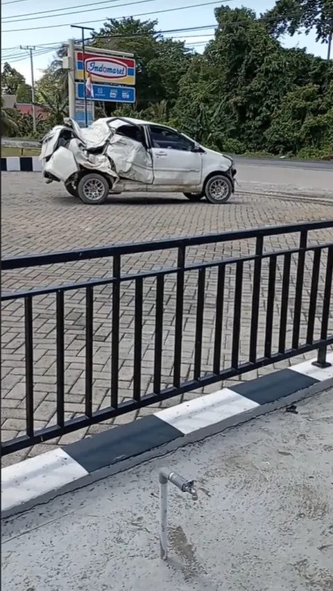 Viral Mobil Ringsek Tetap Digas di Jalanan