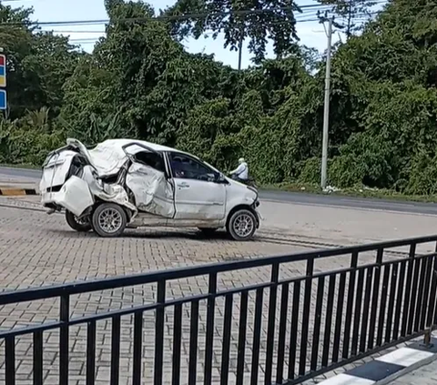 Viral Wrecked Car Still Drives on the Road