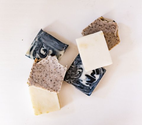 Boss Eats Bar Soap to Prove Its Naturalness: It's Chemical-Free