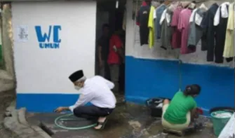 “PRESTASINYA.. menjadikan Jateng daerah termiskin dan upah buruh paling rendah sedunia,” begitu bunyi keterangan dalam unggahan tersebut.<br>