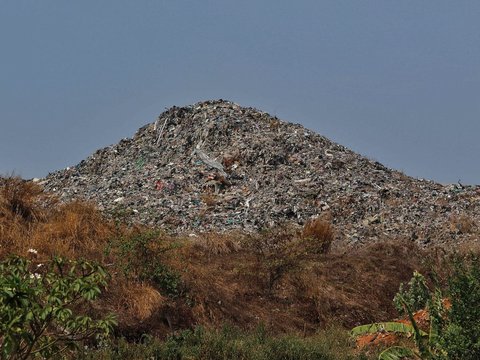 FOTO: Penampakan 7,2 Juta Ton Gunung Sampah yang Belum Dikelola dengan Baik di TPA Rawa Kucing Tangerang