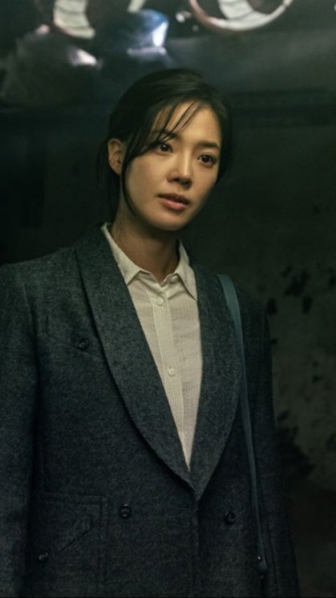 Kisah cinta pertama antara Yoo Eui Jung dan Jung Ki Chul memberikan dimensi tambahan pada plot drama ini. Konflik yang dihadapinya sebagai seorang polisi yang harus menghadapi mantan kekasih yang kini menjadi bos mafia Gangnam Crystal menjadi salah satu elemen menarik dalam cerita.