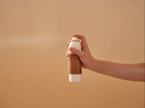 Antara Sunscreen Lotion dan Spray, Mana yang Terbaik? Ini Kata Ahli