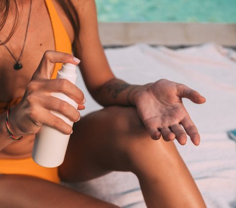 Antara Sunscreen Lotion dan Spray, Mana yang Terbaik? Ini Kata Ahli