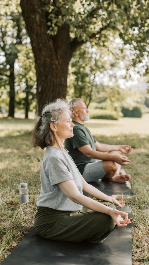 1. Olahraga, Termasuk Yoga