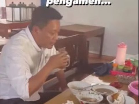 Momen Irjen Krishna Murti Makan di Warung Sop Ditemani Pengamen Wanita 'Beliau Suaminya Wafat Kecelakaan'