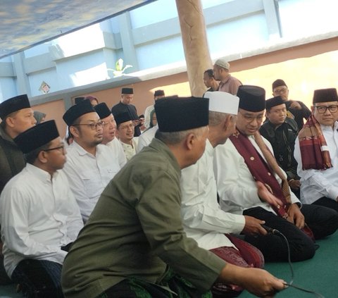 Kunjungi Ponpes di Banyuwangi, Anies-Cak Imin Disambut Santri hingga Emak-Emak Manis