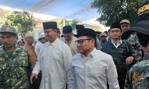 Kunjungi Ponpes di Banyuwangi, Anies-Cak Imin Disambut Santri hingga Emak-Emak Manis