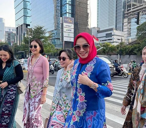 10 Potret Cantik Caca Tengker Kompak Pakai Kebaya dengan Mama Rieta, Penampilannya Curi Perhatian