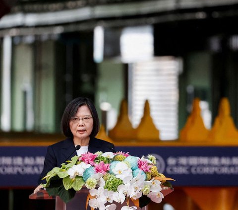 Tsai juga mengungkapkan bahwa kapal selam tersebut akan memainkan peran penting dalam memperkuat kemampuan perang asimetris bagi angkatan laut Taiwan.