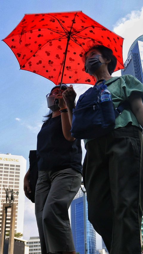 Sebagai informasi, tercatat suhu pada siang tadi di Jakarta mencapai 36 derajat celcius. <br>