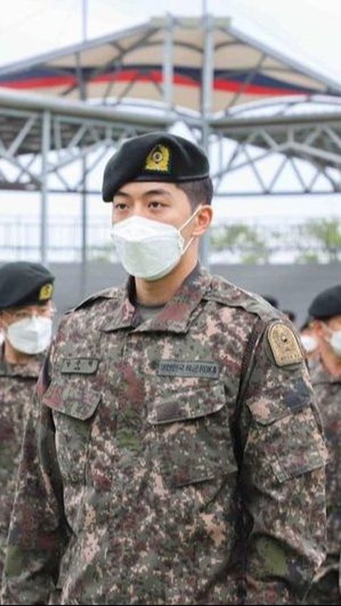 Aktor muda berbakat, Nam Joo Hyuk, saat ini tengah menjalani wajib militer sejak 20 April lalu.