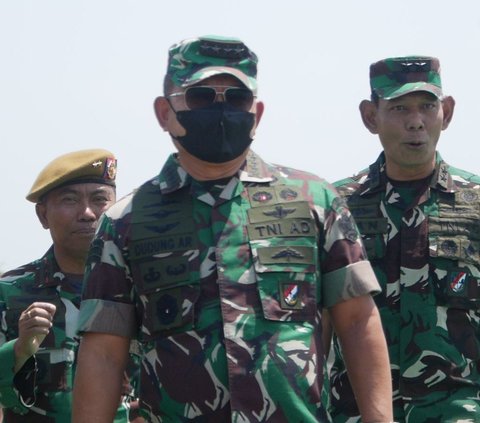 Jenderal TNI Saksikan Prajurit Bombardir Dua Pesawat Musuh