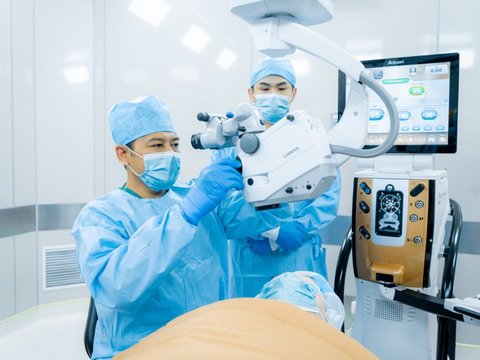 Super Fast, Cataract Surgery with This Technology Only Takes 5 Minutes