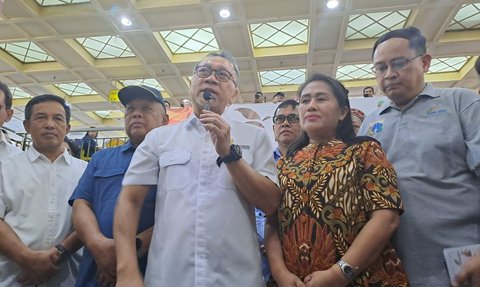 Pasar Tanah Abang Sepi, Mendag Borong Kerudung dan Bagi-Bagi Uang untuk Karyawan Toko