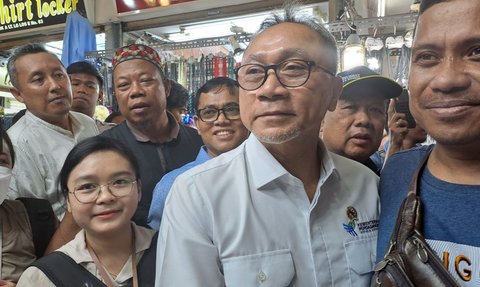 Pasar Tanah Abang Sepi, Mendag Borong Kerudung dan Bagi-Bagi Uang untuk Karyawan Toko