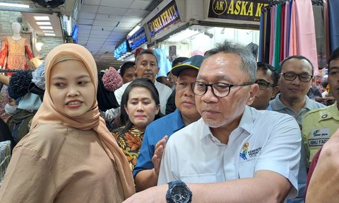 Pasar Tanah Abang Sepi, Mendag Borong Kerudung dan Bagi-Bagi Uang untuk Karyawan Toko