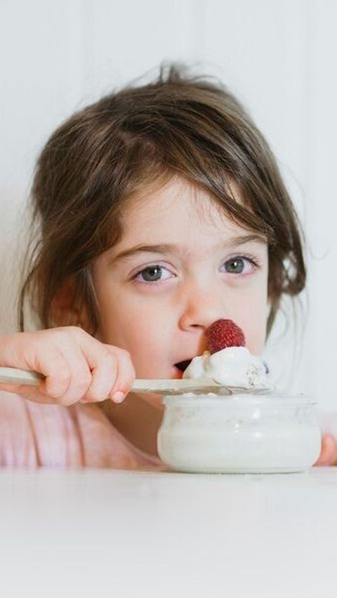 5 Manfaat Memberikan Yogurt untuk Anak, Ini Tips yang Harus Diperhatikan