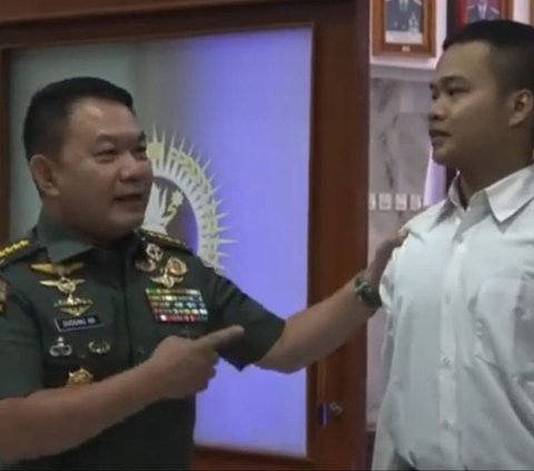 Sosok Ravi Atqiyah, pemuda berusia 21 tahun membuat takjub Kasad Jenderal TNI Dudung Abdurachman. Ravi diminta Kasad untuk pindah pendidikan dari Tamtama ke Bintara TNI.