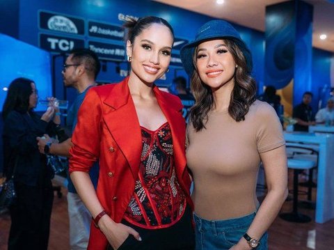 8 Foto Cantik Cinta Laura Saat Hadiri Event Spesial Maupun Ketika Manggung