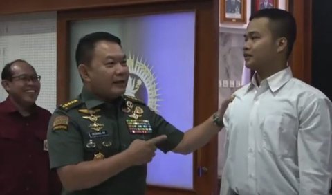 Jenderal Dudung Abdurachman yang salut dengan ketekunan Ravi akhirnya meminta Ravi segera diproses dan dijamin masuk Tamtama TNI AD.