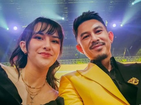 7 Foto Mesra Dahlia Poland dan Fandy Christian di Acara Indonesian TV Awards 2023